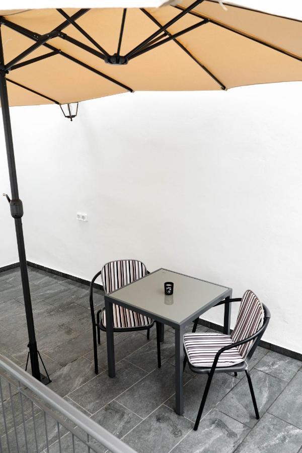 Larissa Railway &Metro Station Apartment Atena Exterior foto