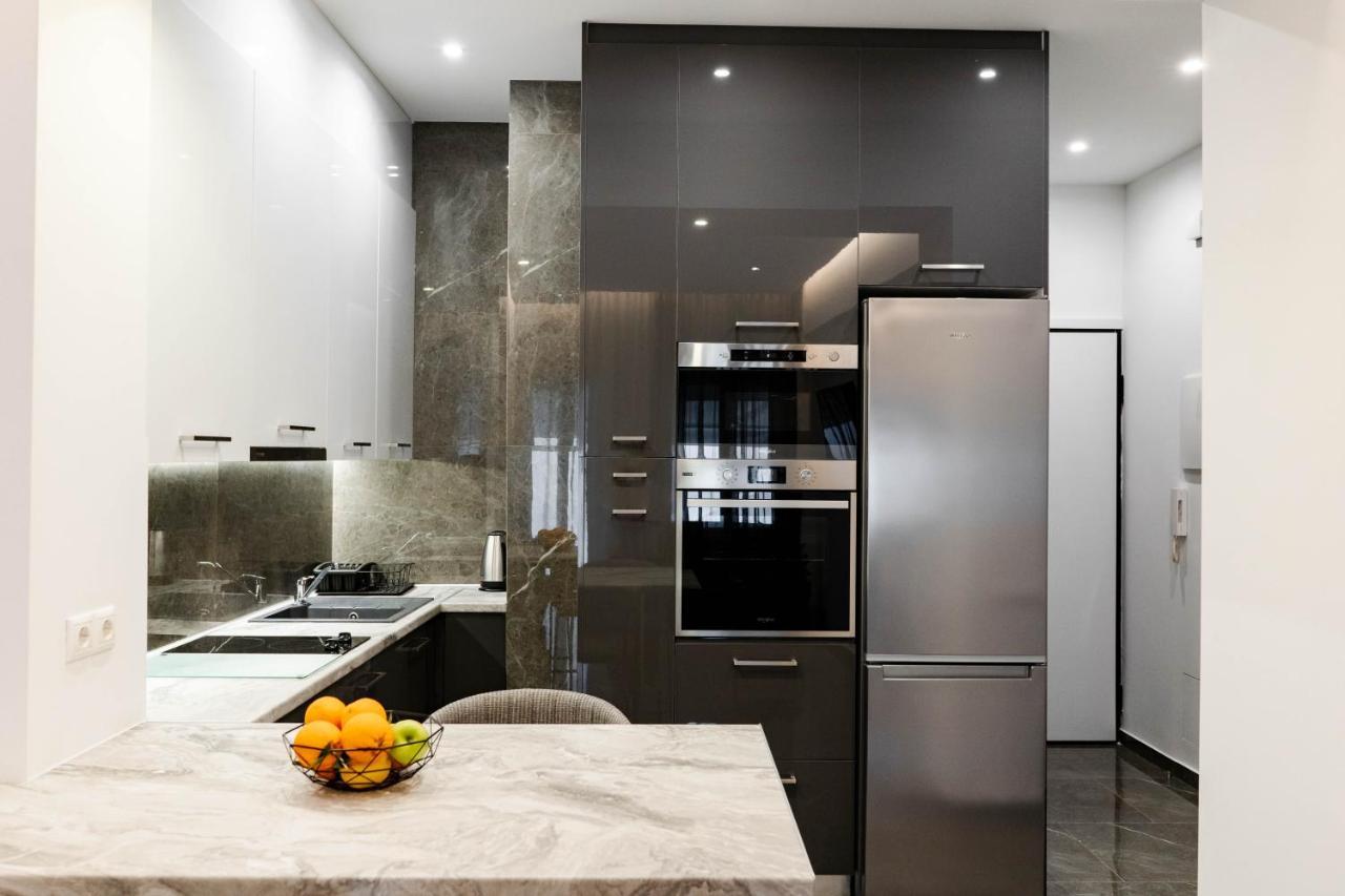 Larissa Railway &Metro Station Apartment Atena Exterior foto